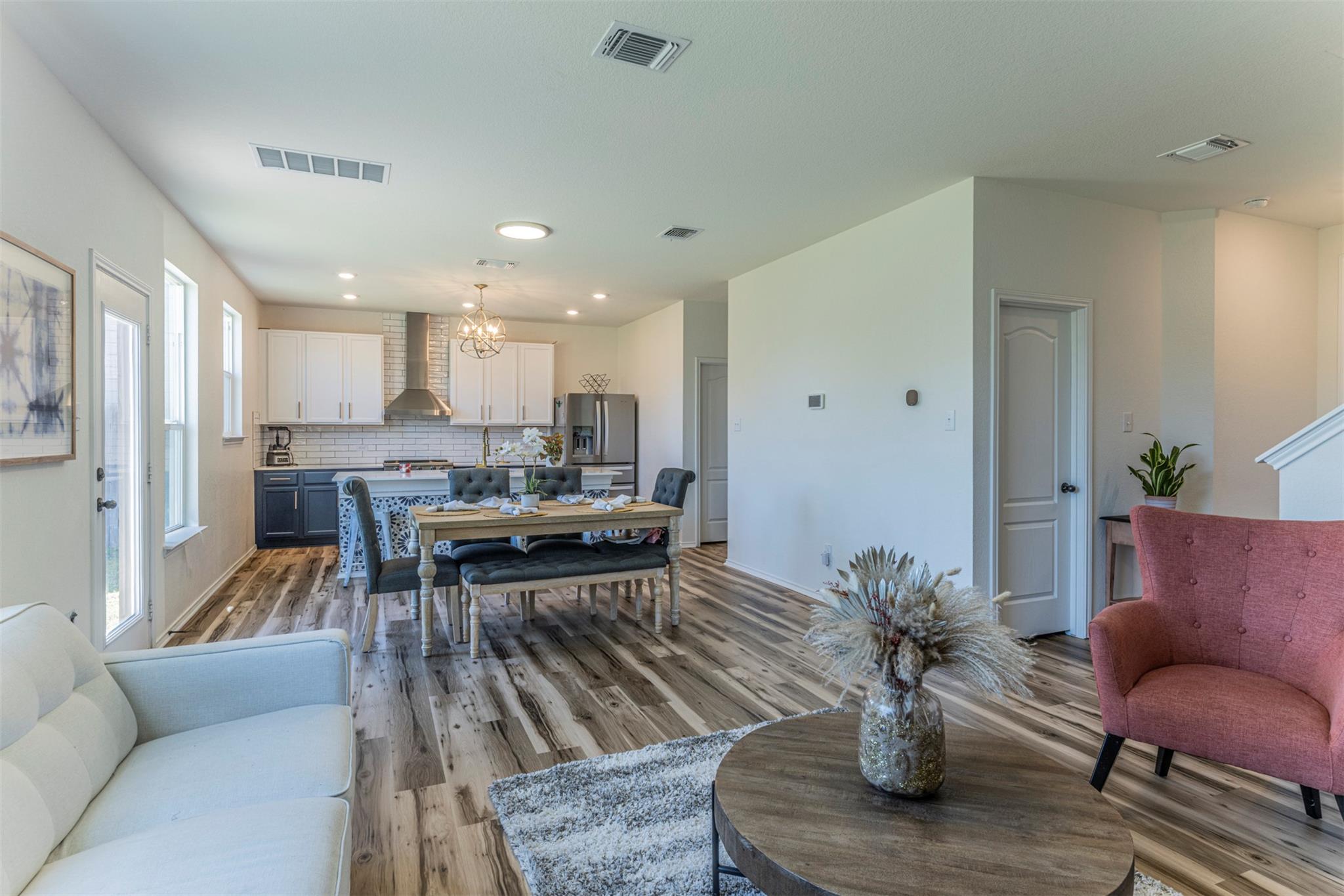 728 Bailey Park Dr, Jarrell, TX 76537