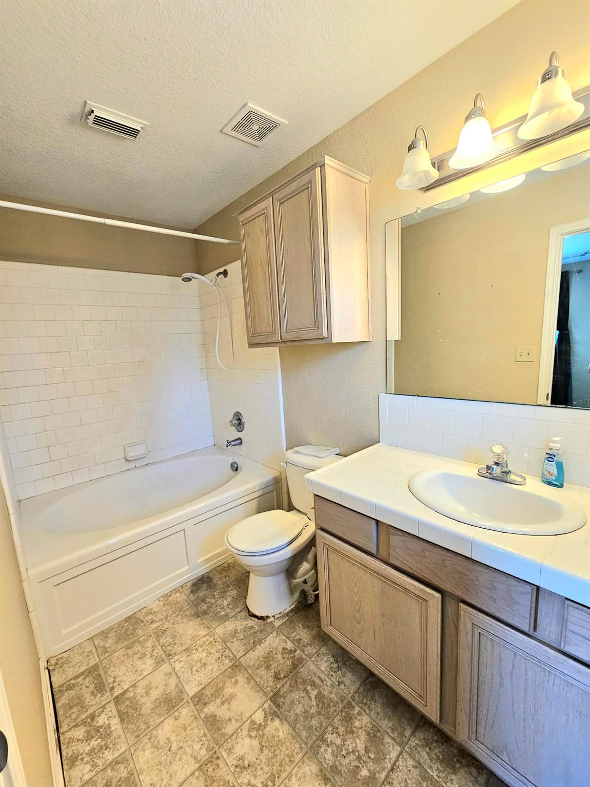 208 Settlers Ridge Rdg, Bertram, TX 78605