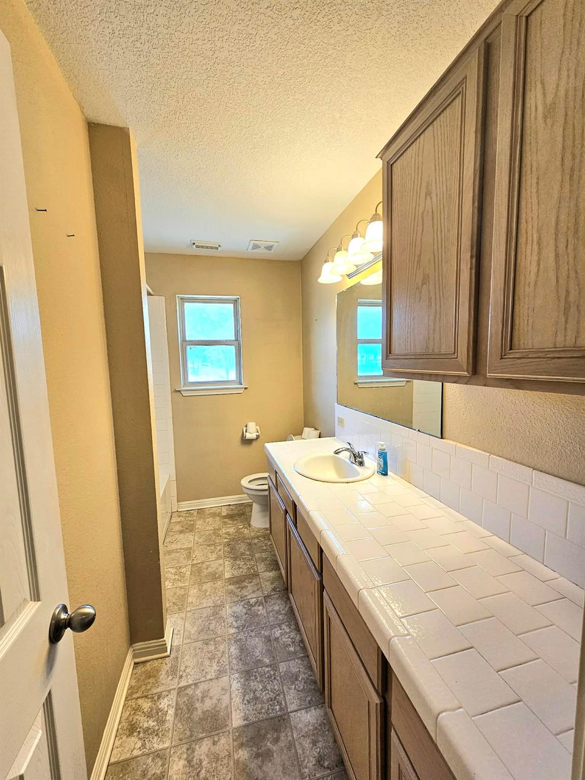 208 Settlers Ridge Rdg, Bertram, TX 78605