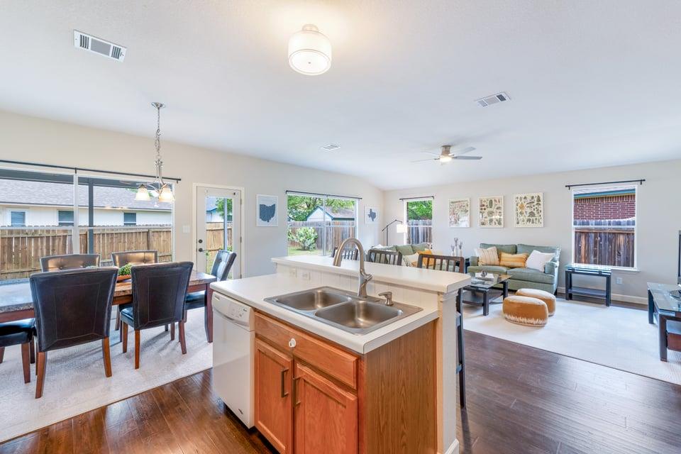 1112 CLYDE BANK Cv, Pflugerville, TX 78660