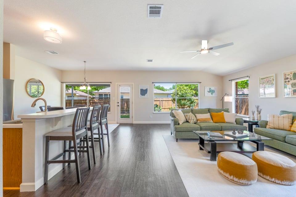 1112 CLYDE BANK Cv, Pflugerville, TX 78660