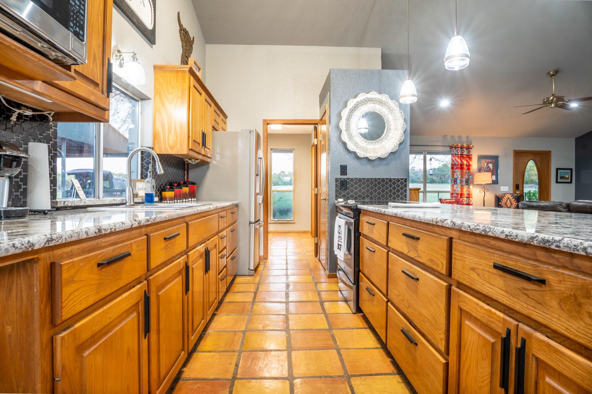 6234 S Fm 1174, Bertram, TX 78605