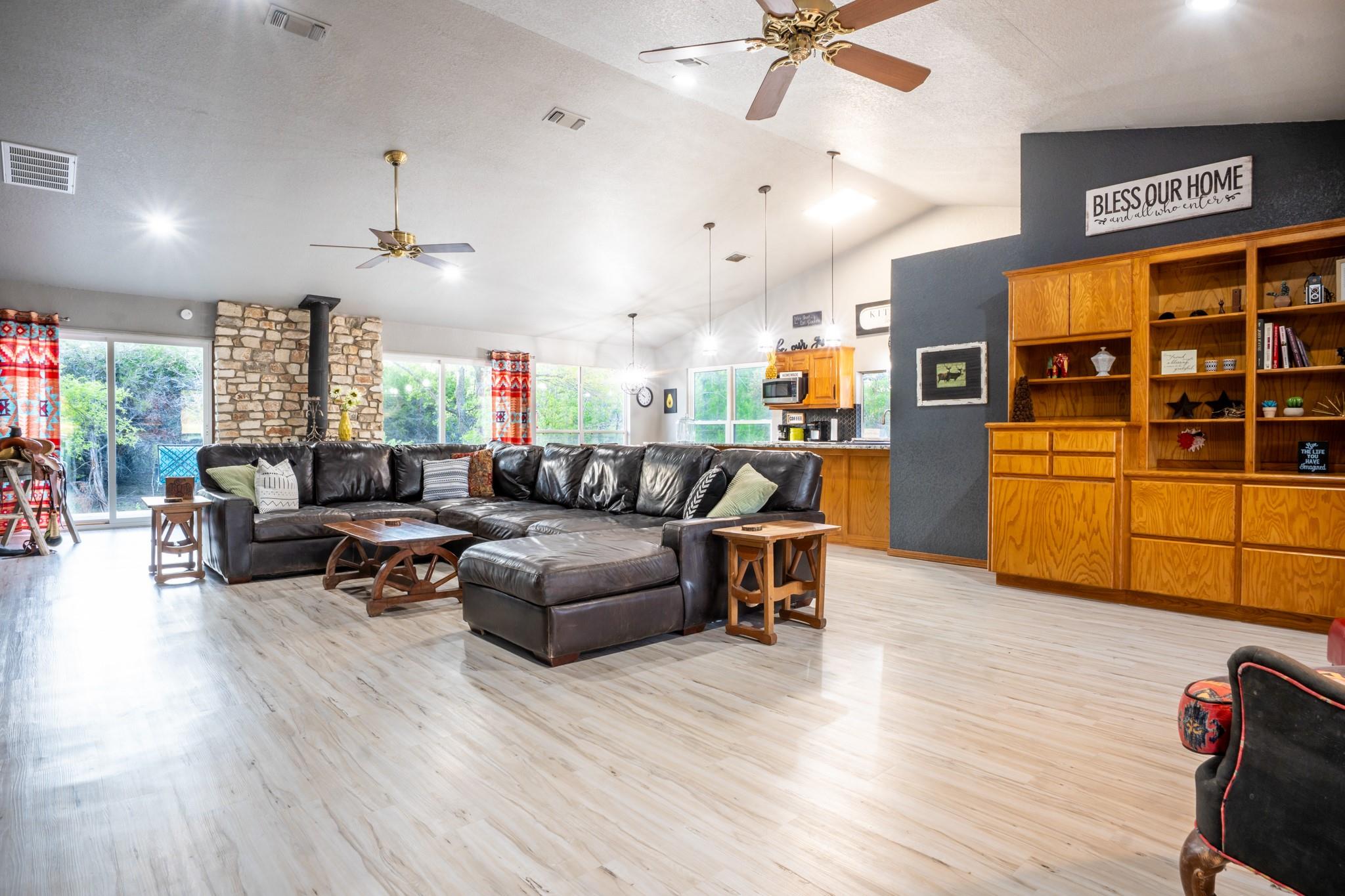 6234 S Fm 1174, Bertram, TX 78605