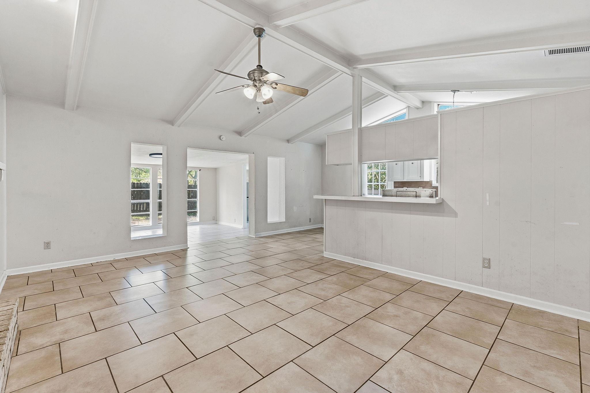 213 Indian Oak Dr, Bastrop, TX 78602