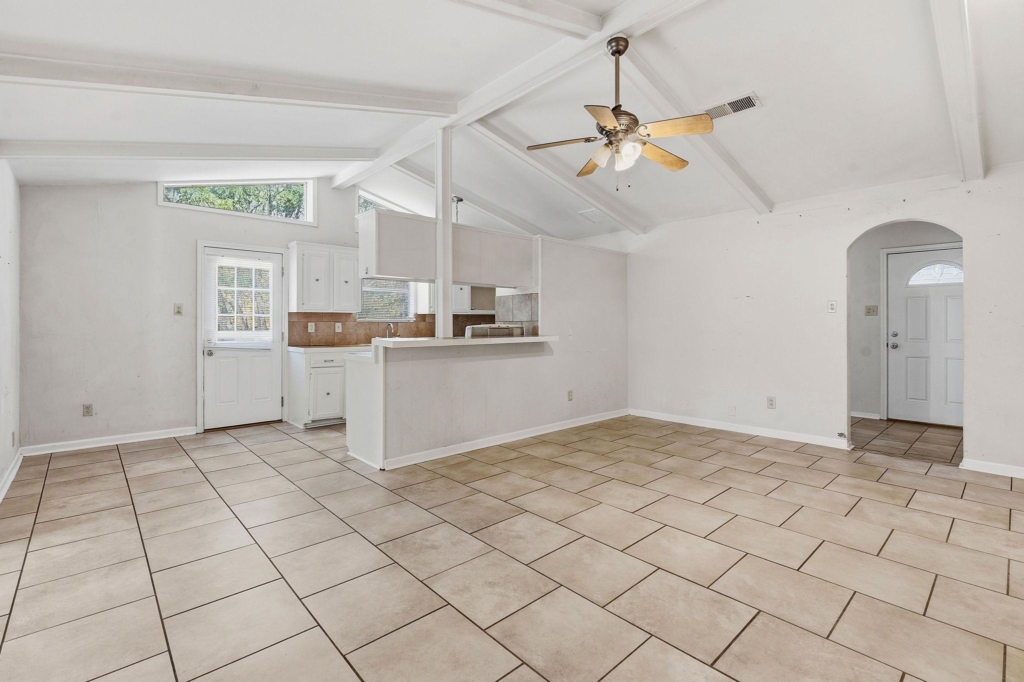 213 Indian Oak Dr, Bastrop, TX 78602