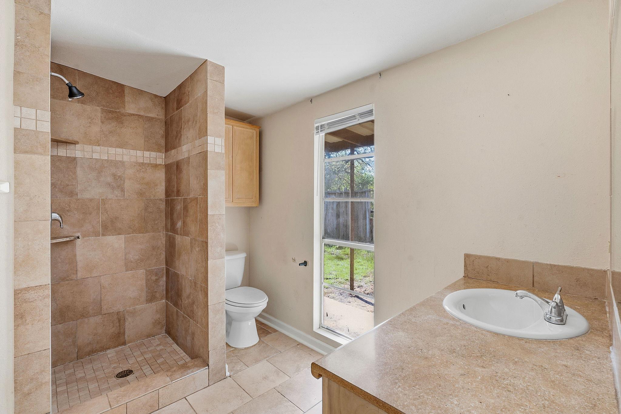 213 Indian Oak Dr, Bastrop, TX 78602