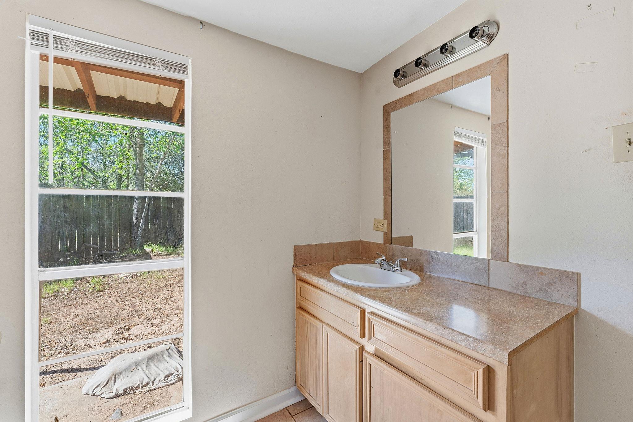 213 Indian Oak Dr, Bastrop, TX 78602