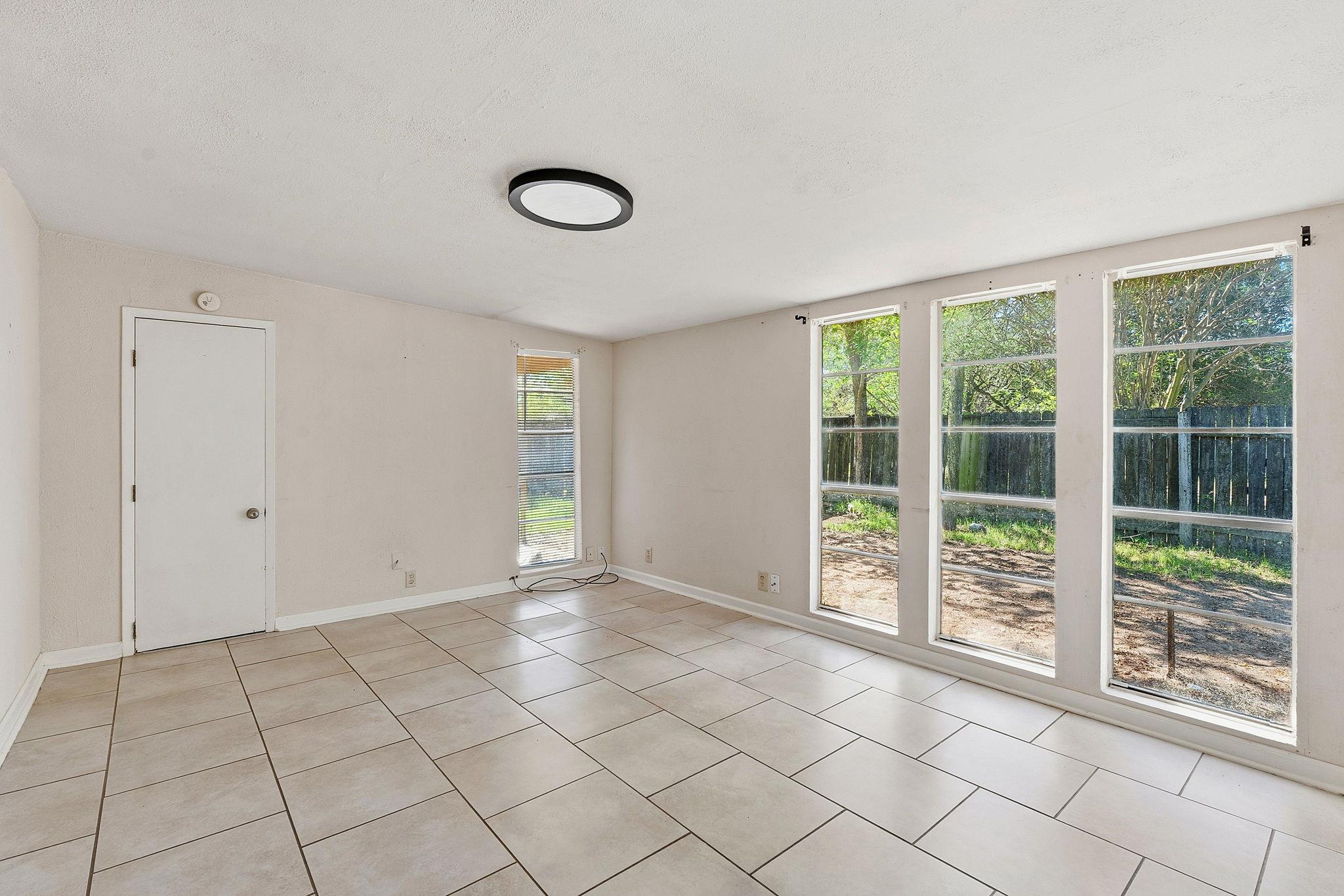 213 Indian Oak Dr, Bastrop, TX 78602