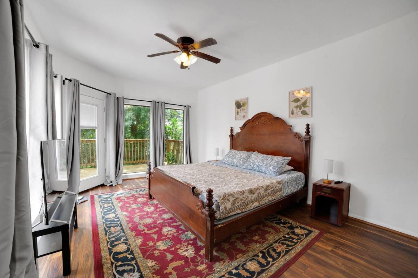 1 Crystal Springs Court Ct # H, The Hills, TX 78738