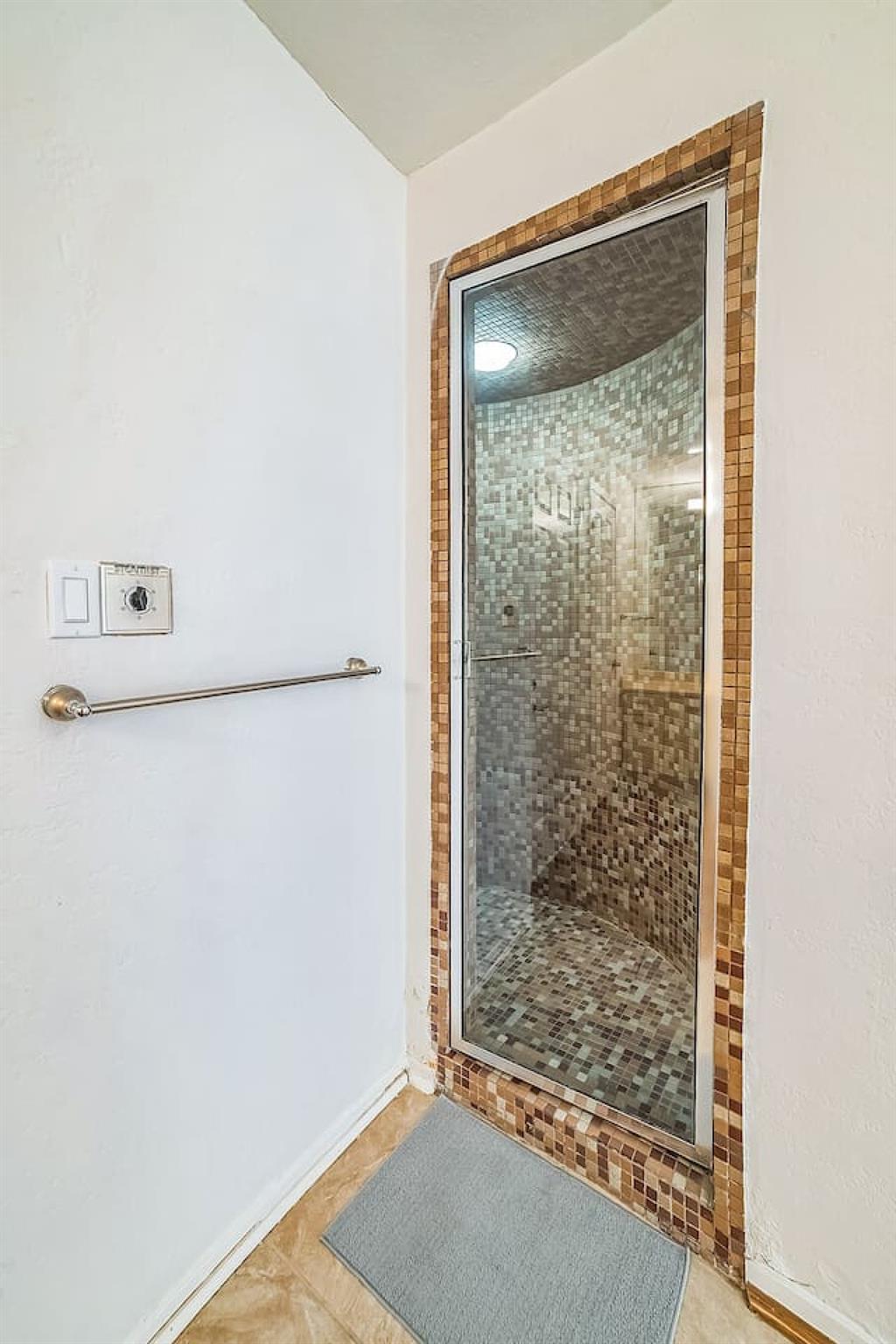 1 Crystal Springs Court Ct # H, The Hills, TX 78738