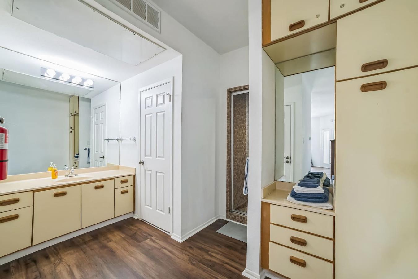 1 Crystal Springs Court Ct # H, The Hills, TX 78738