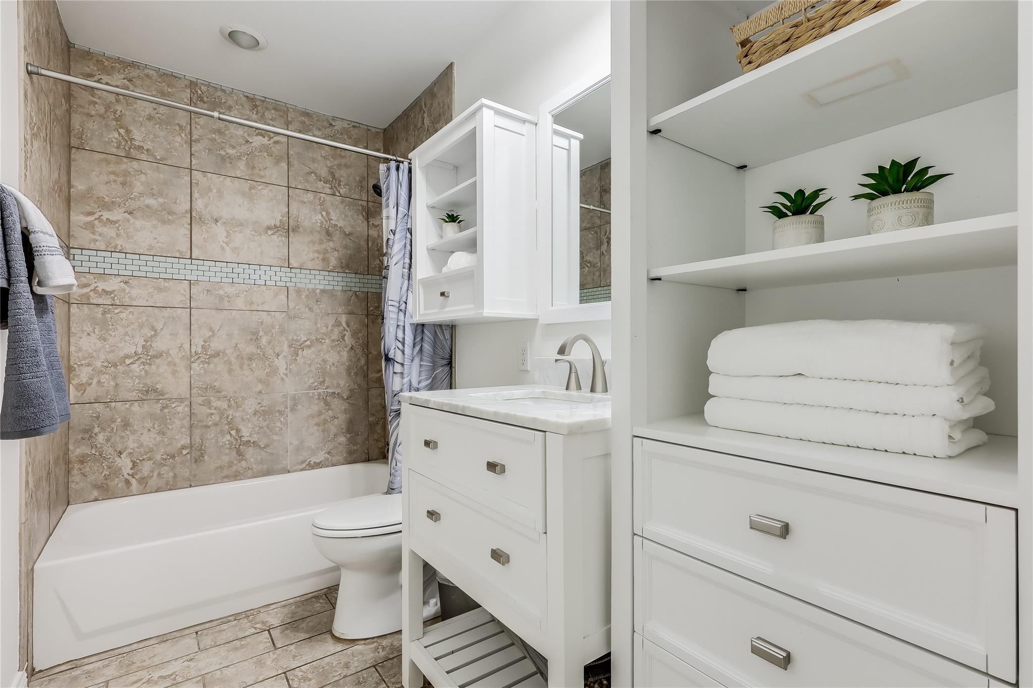 2802 Douglas Cv, Lago Vista, TX 78645