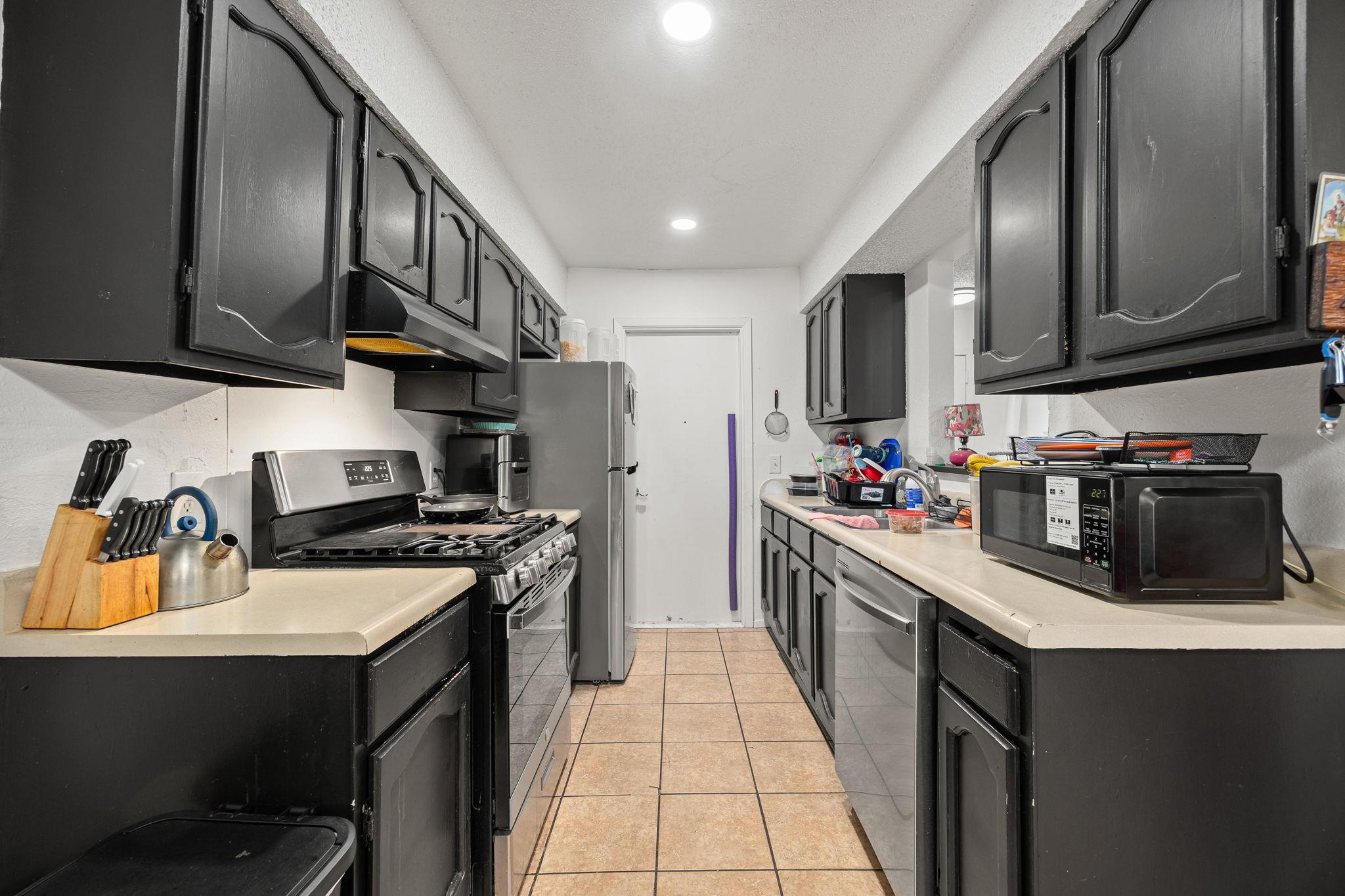 2412 E Stassney Ln, Austin, TX 78744