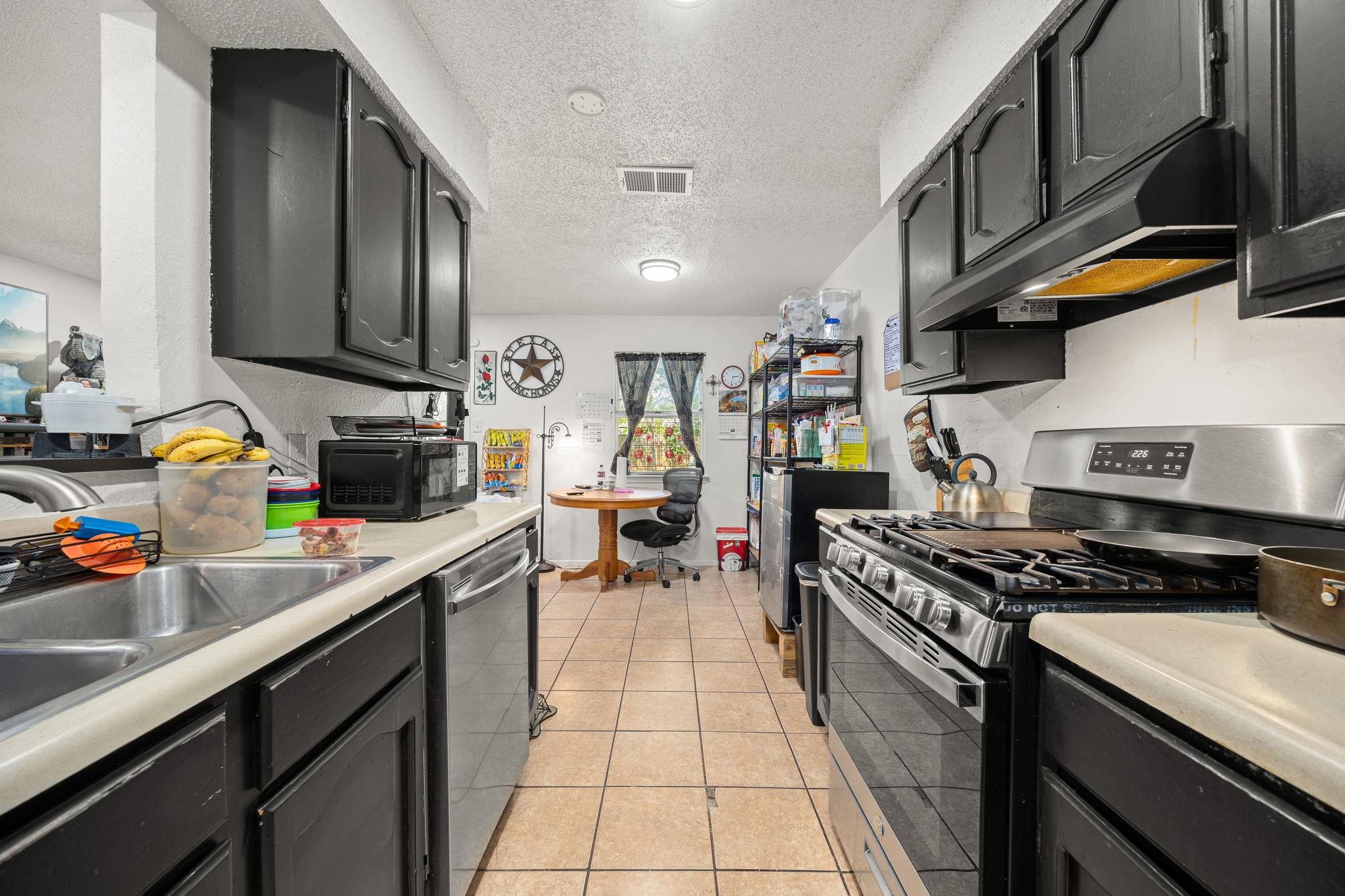 2412 E Stassney Ln, Austin, TX 78744