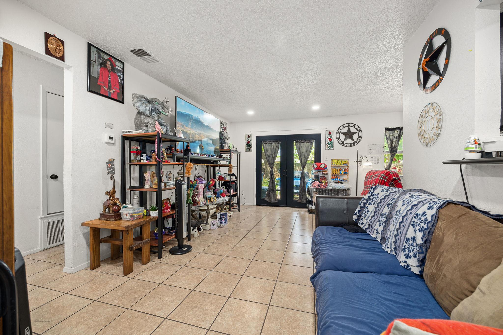 2412 E Stassney Ln, Austin, TX 78744