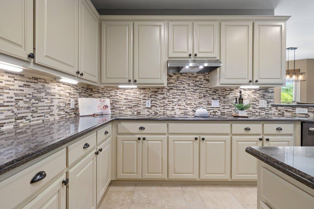 12424 Fairfax Ridge Pl, Austin, TX 78738