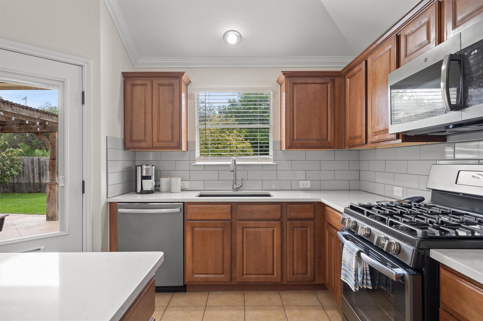 332 Hidden Brook Ln, Round Rock, TX 78665