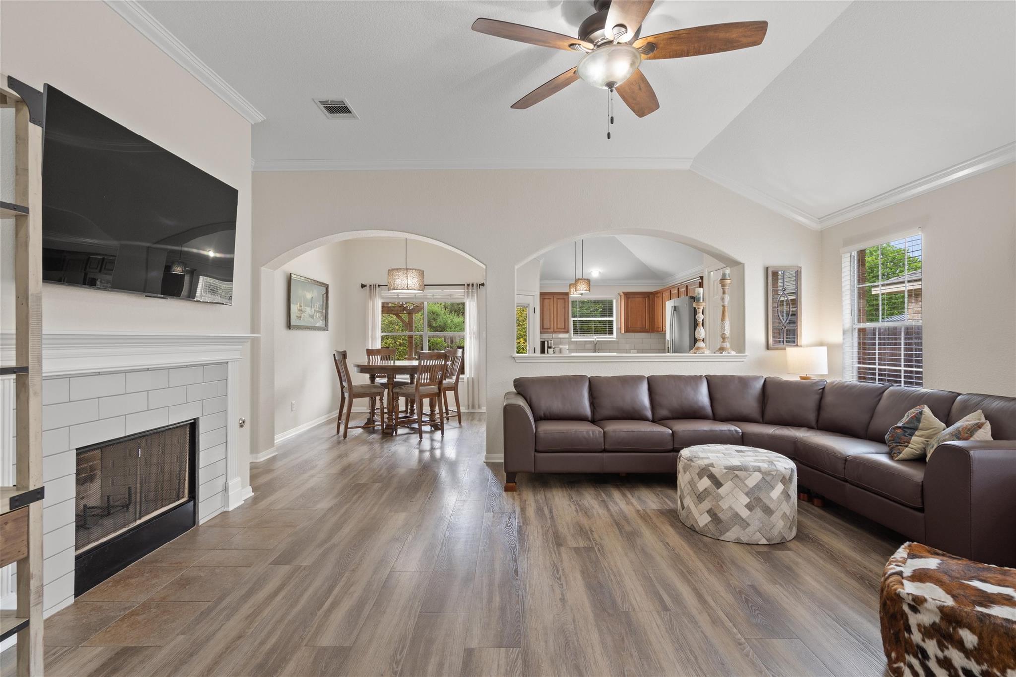 332 Hidden Brook Ln, Round Rock, TX 78665