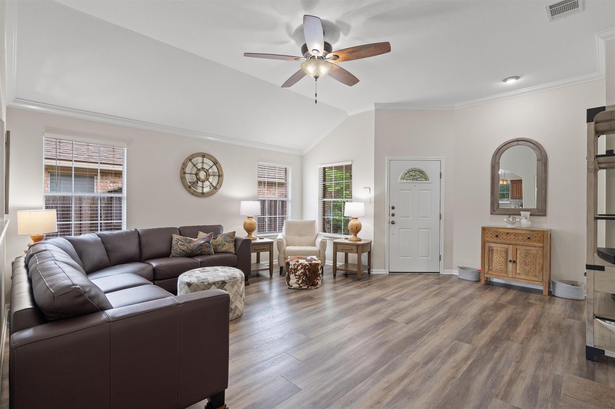 332 Hidden Brook Ln, Round Rock, TX 78665