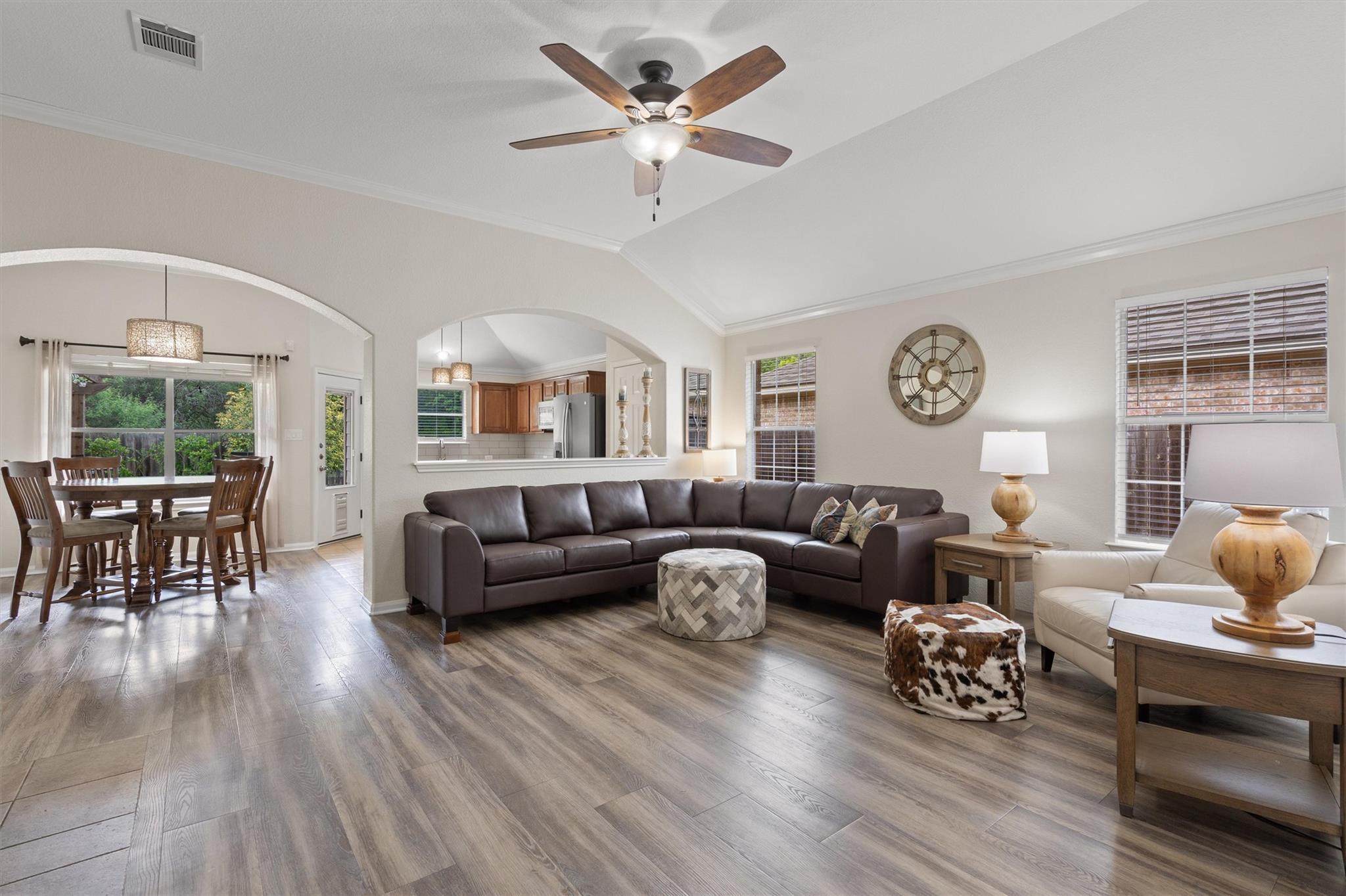 332 Hidden Brook Ln, Round Rock, TX 78665