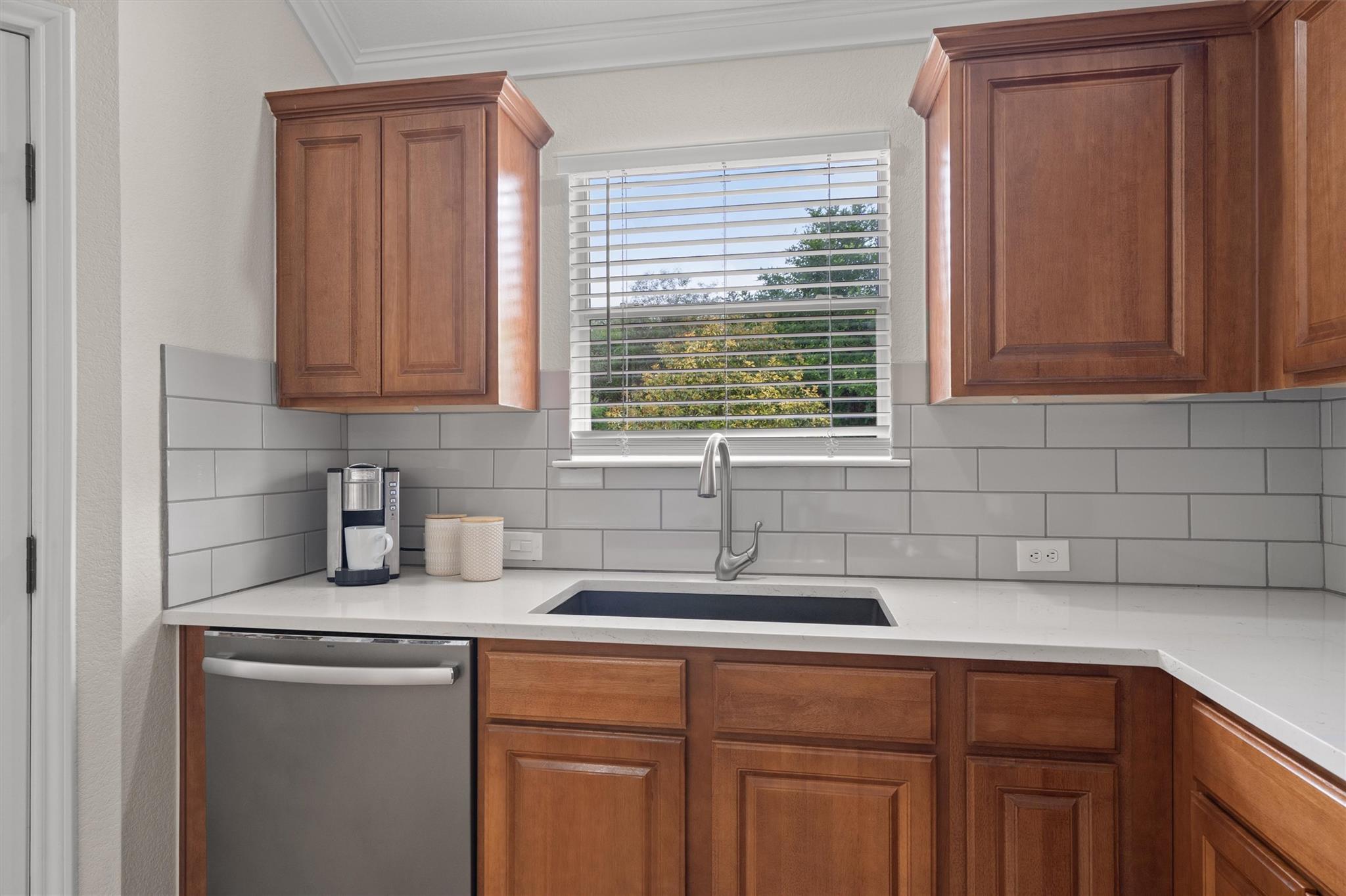 332 Hidden Brook Ln, Round Rock, TX 78665