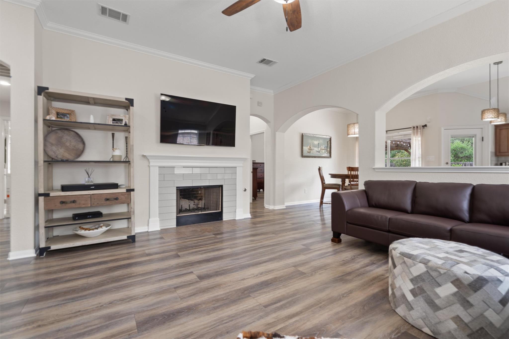 332 Hidden Brook Ln, Round Rock, TX 78665