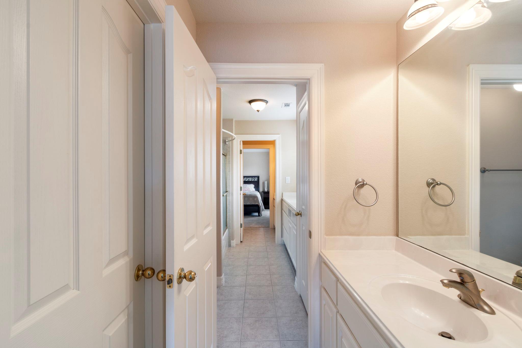 15 Sarazen Loop N, Georgetown, TX 78628