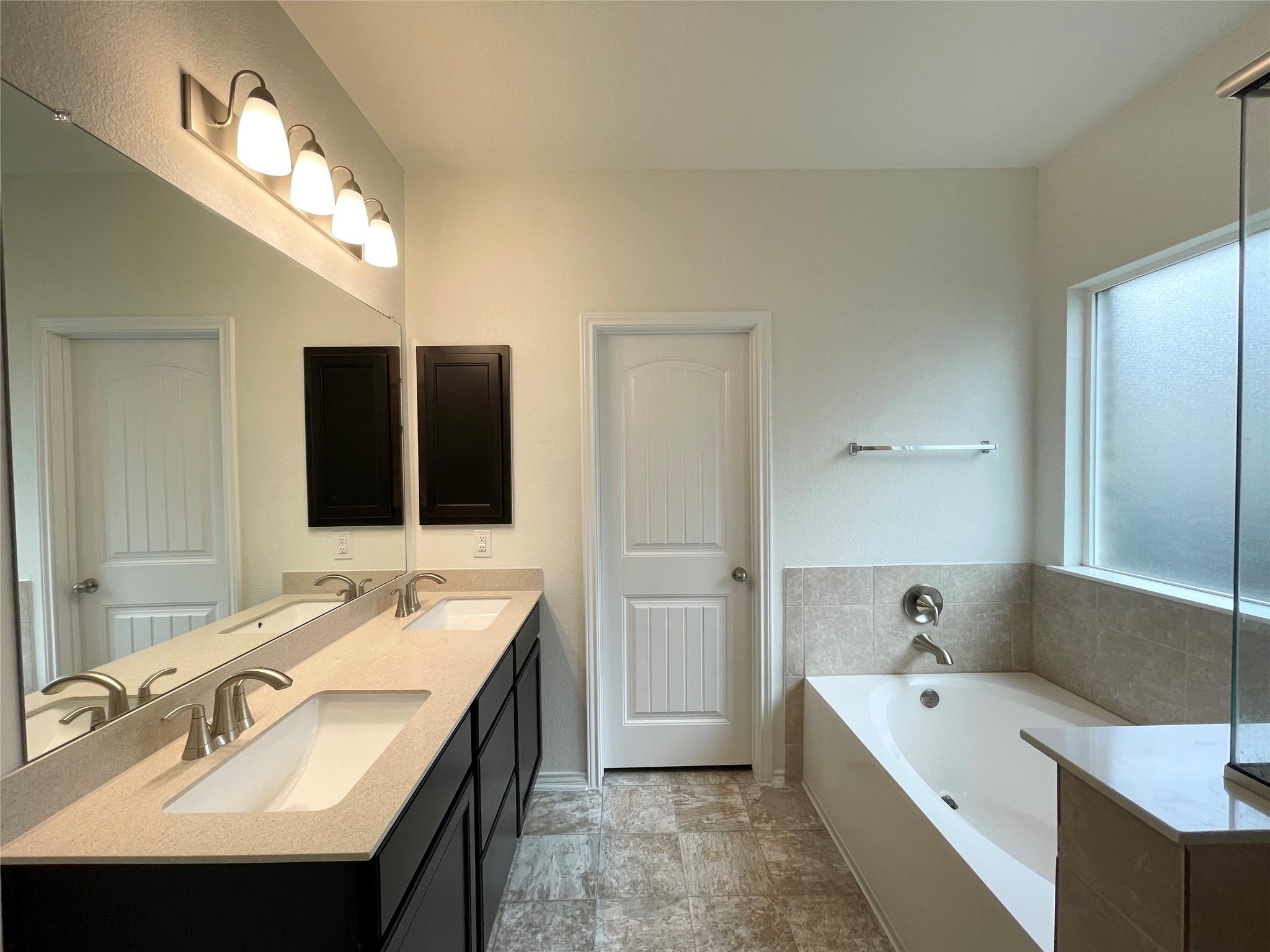 168 Crimson Ln, Kyle, TX 78640