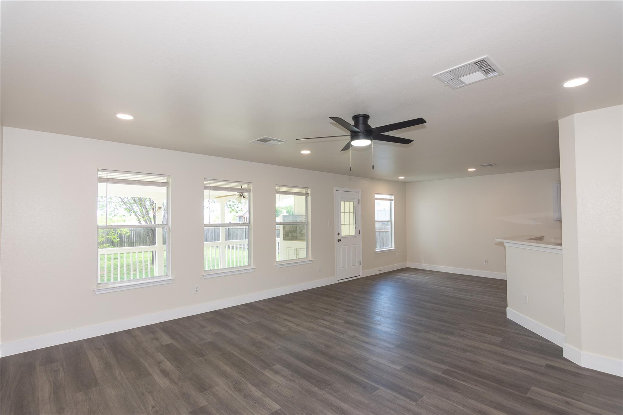 223 Herrera Trl, Hutto, TX 78634