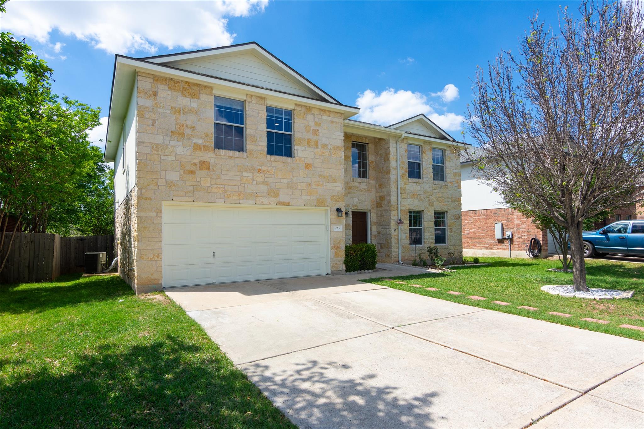 223 Herrera Trl, Hutto, TX 78634