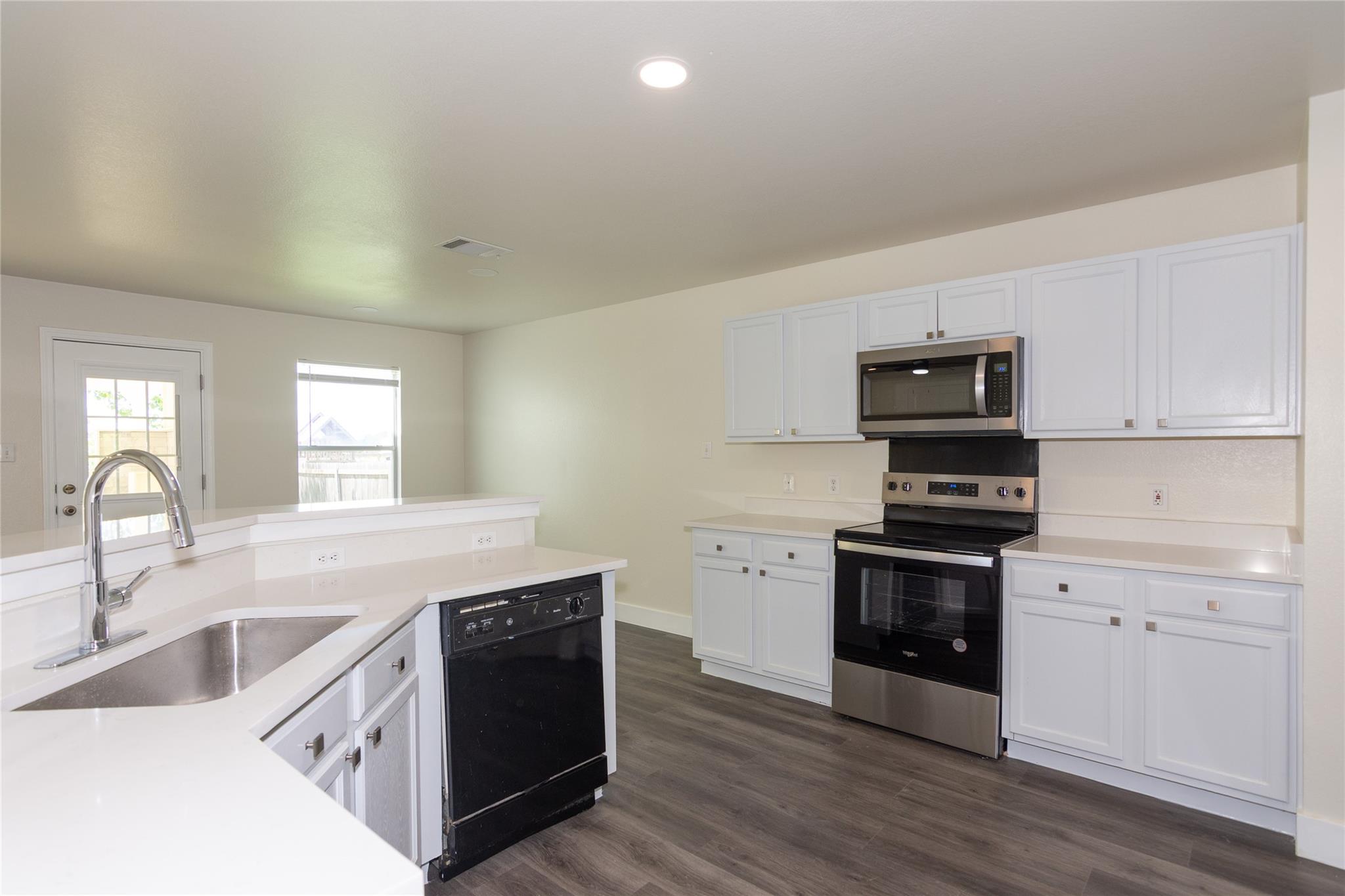 223 Herrera Trl, Hutto, TX 78634