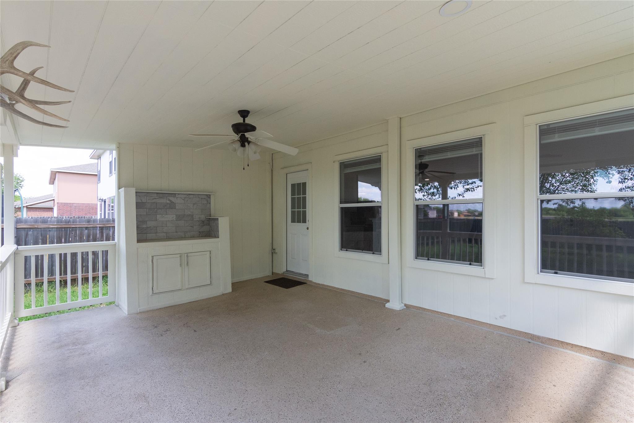 223 Herrera Trl, Hutto, TX 78634