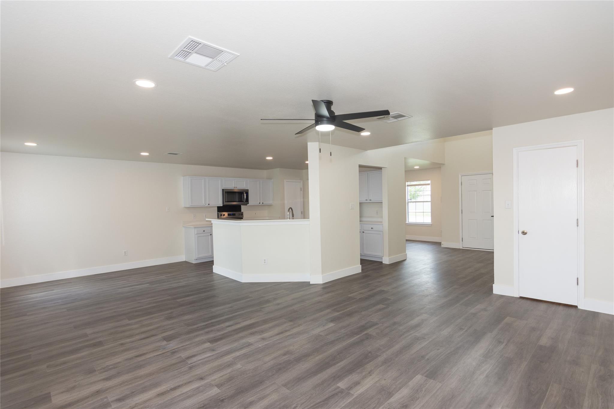 223 Herrera Trl, Hutto, TX 78634