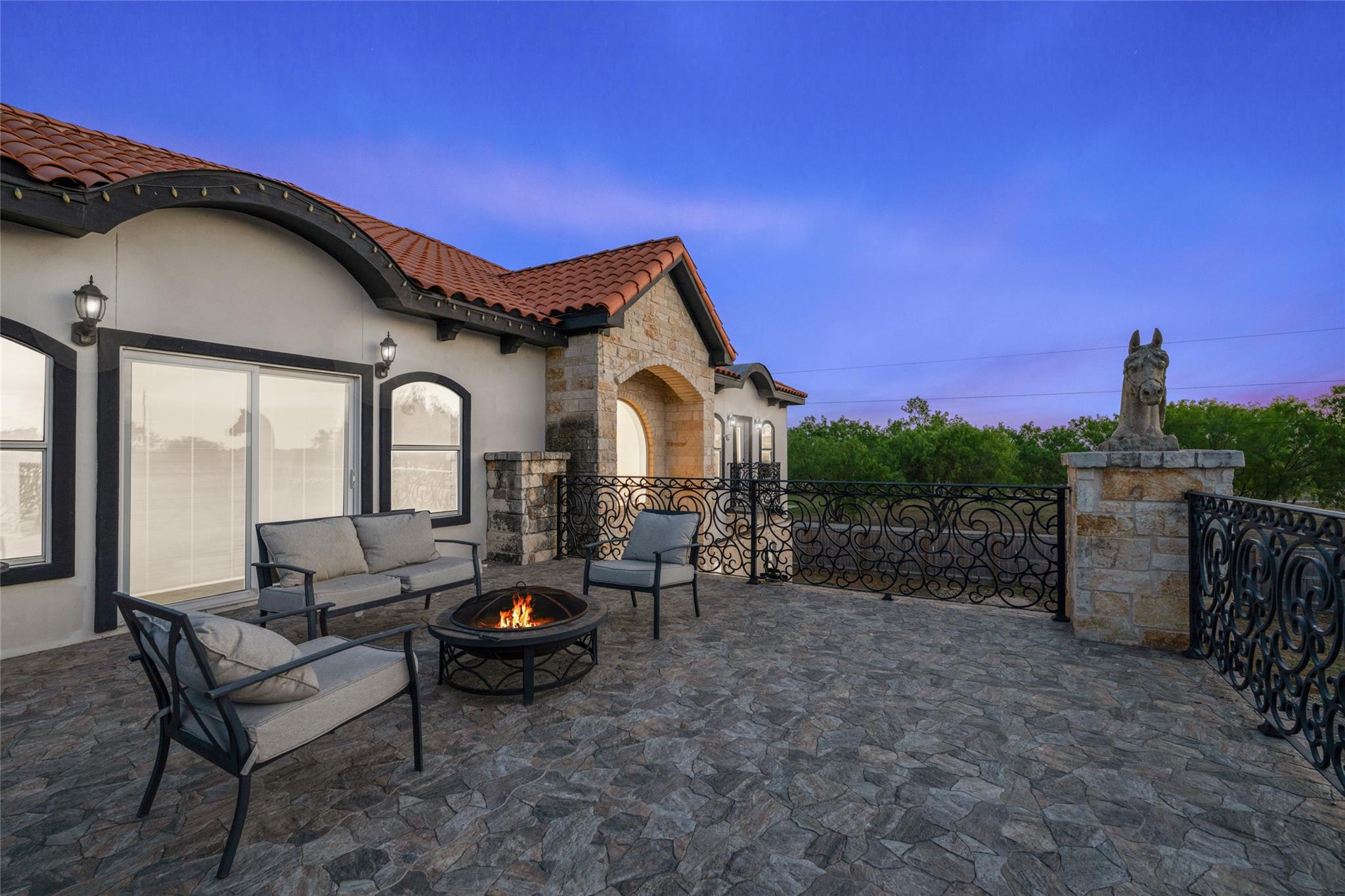 507 Rawhide Rd, Seguin, TX 78155