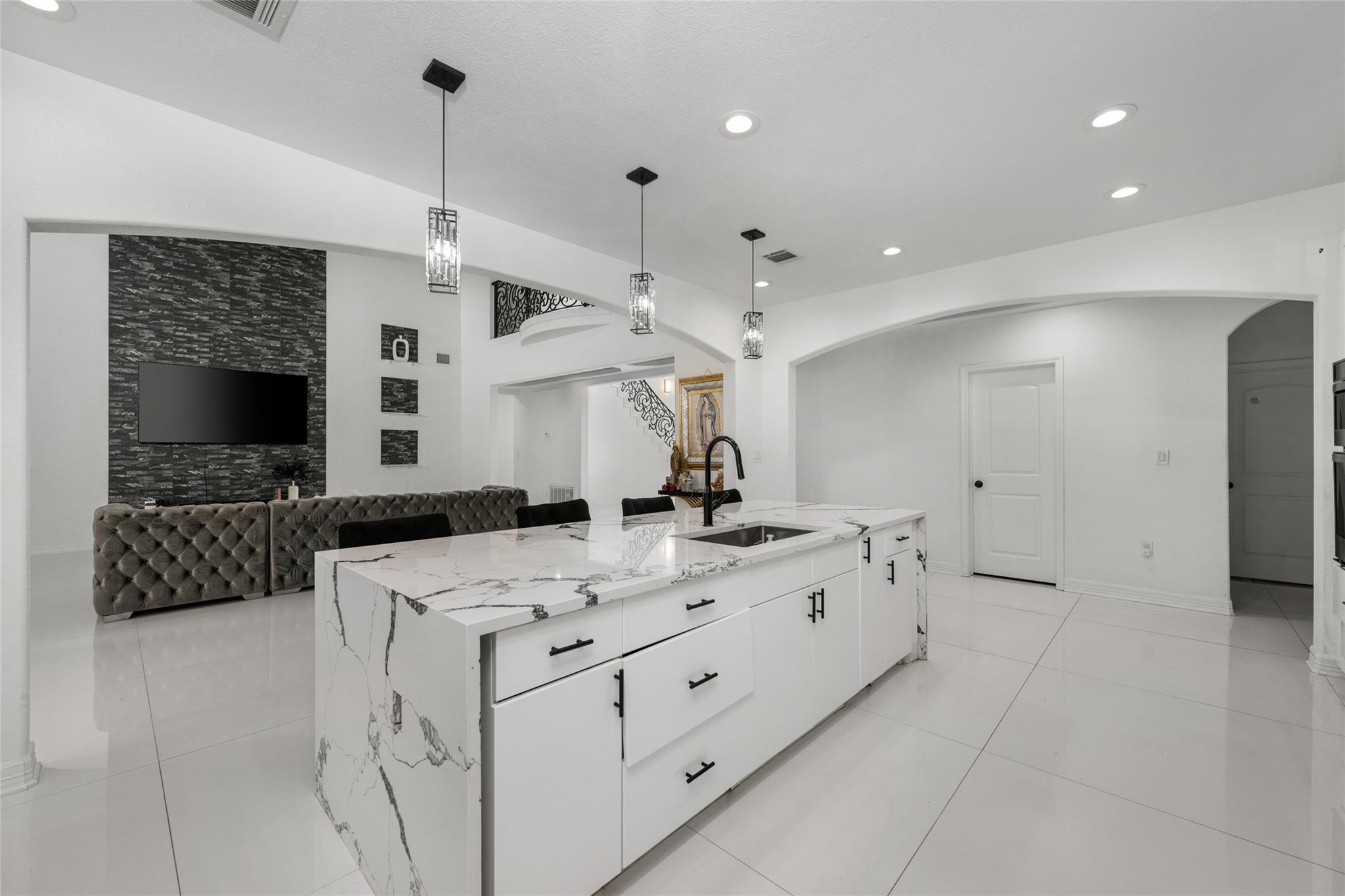 507 Rawhide Rd, Seguin, TX 78155