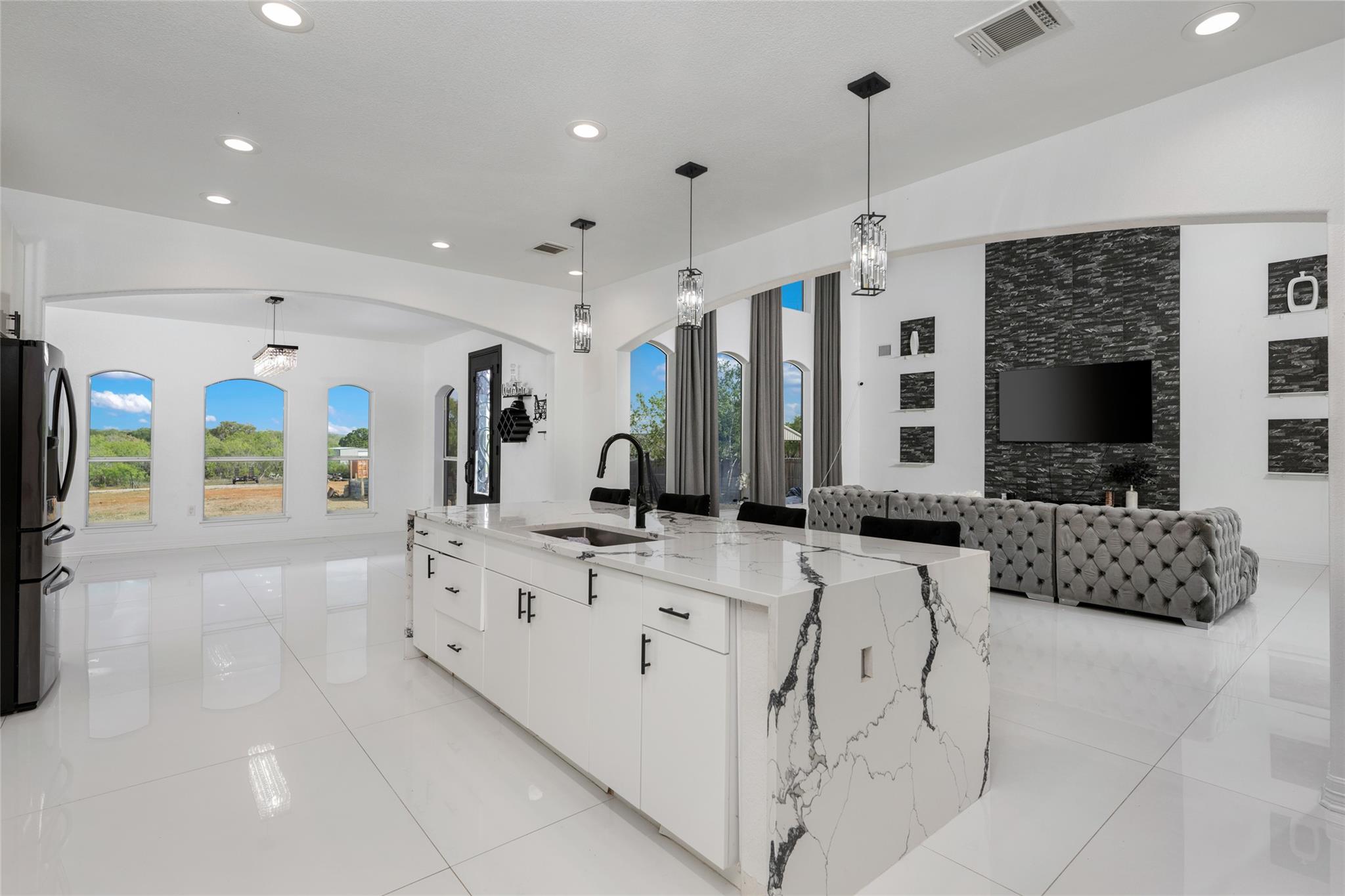 507 Rawhide Rd, Seguin, TX 78155