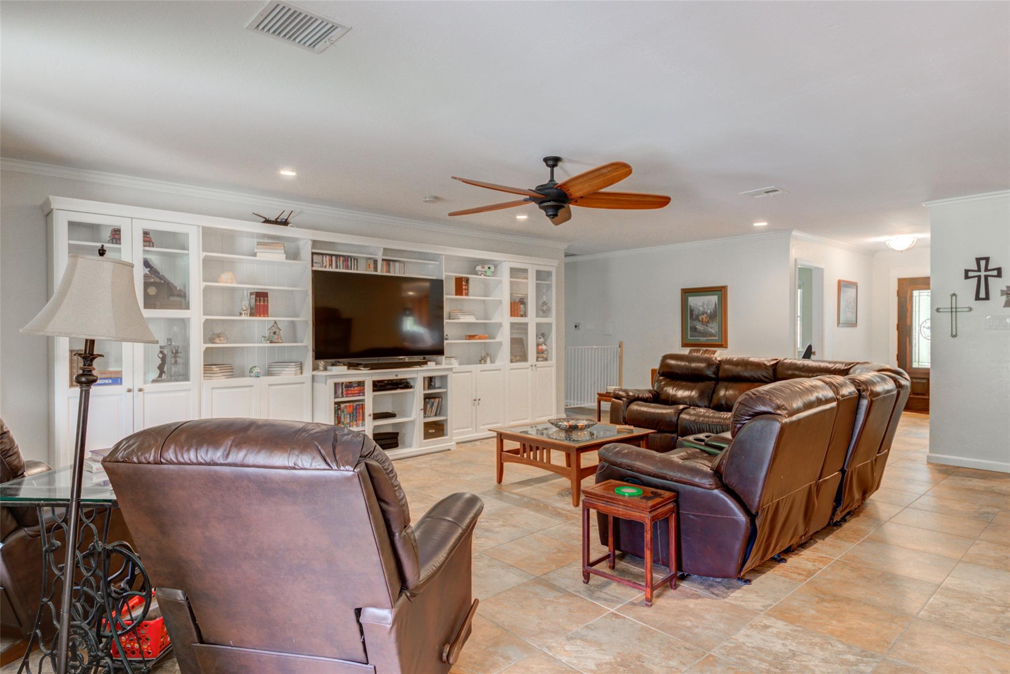 500 Buckaroo Trl, Buda, TX 78610