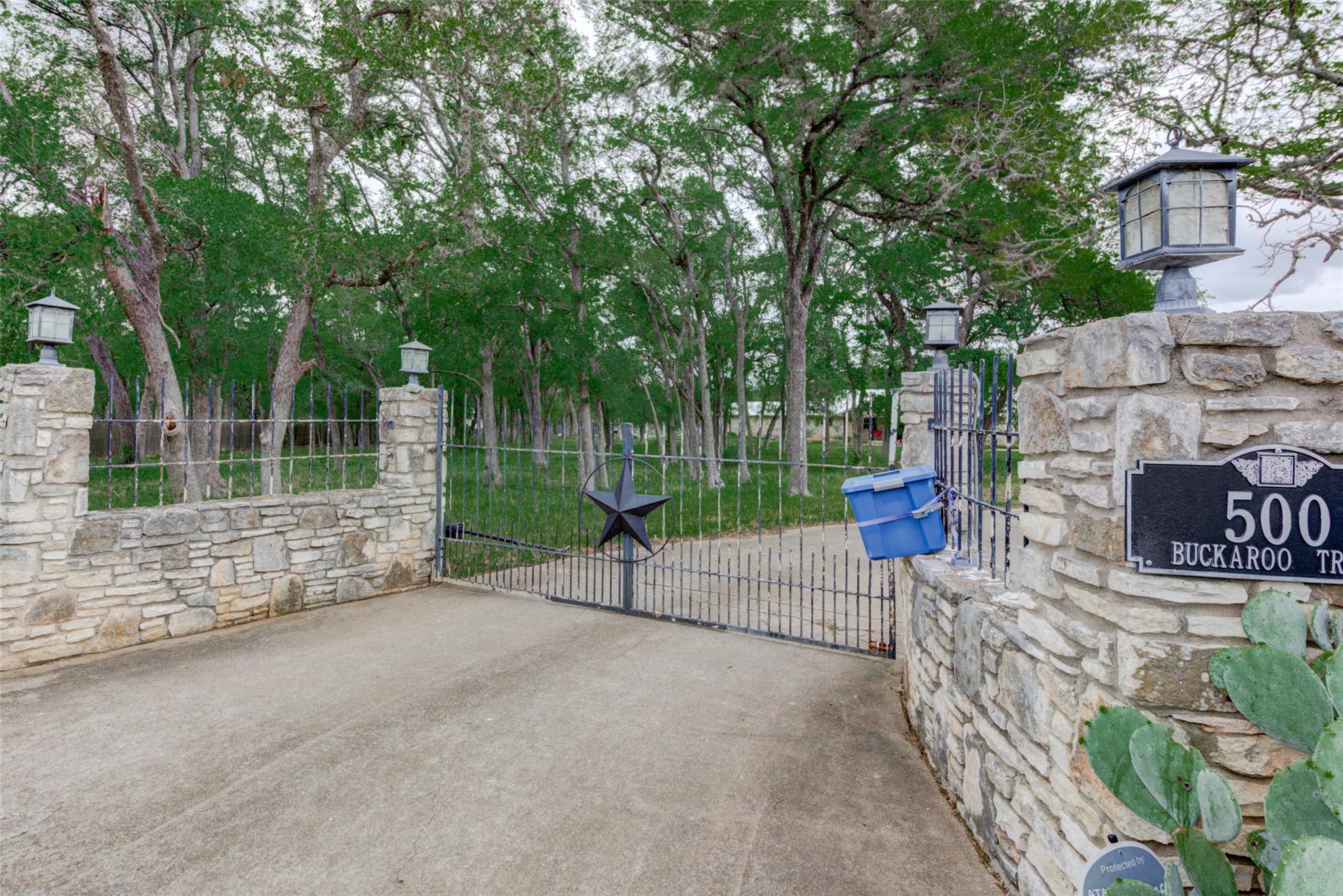 500 Buckaroo Trl, Buda, TX 78610