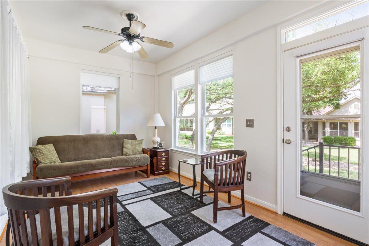 285 Whispering Wind Dr, Georgetown, TX 78633