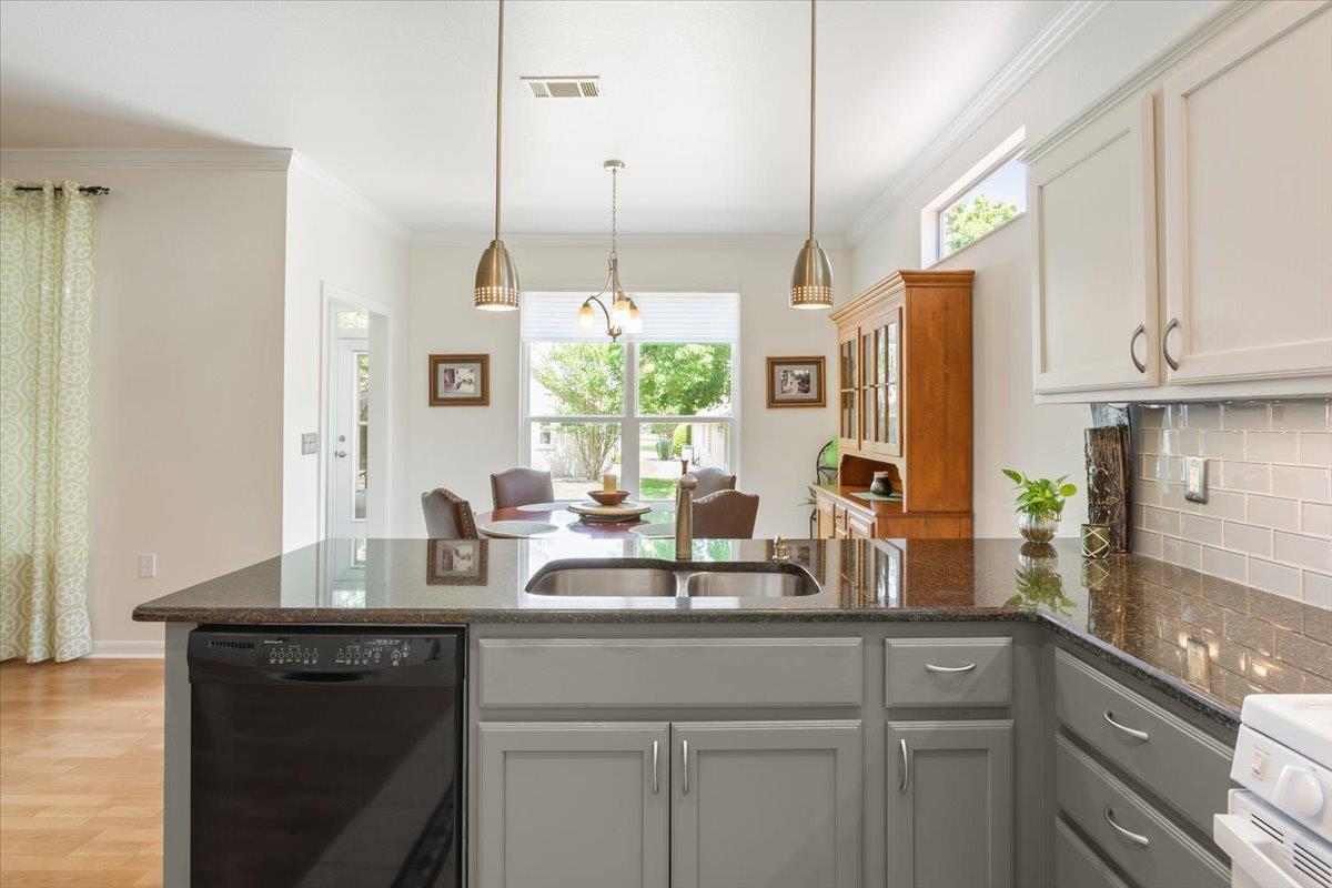 285 Whispering Wind Dr, Georgetown, TX 78633