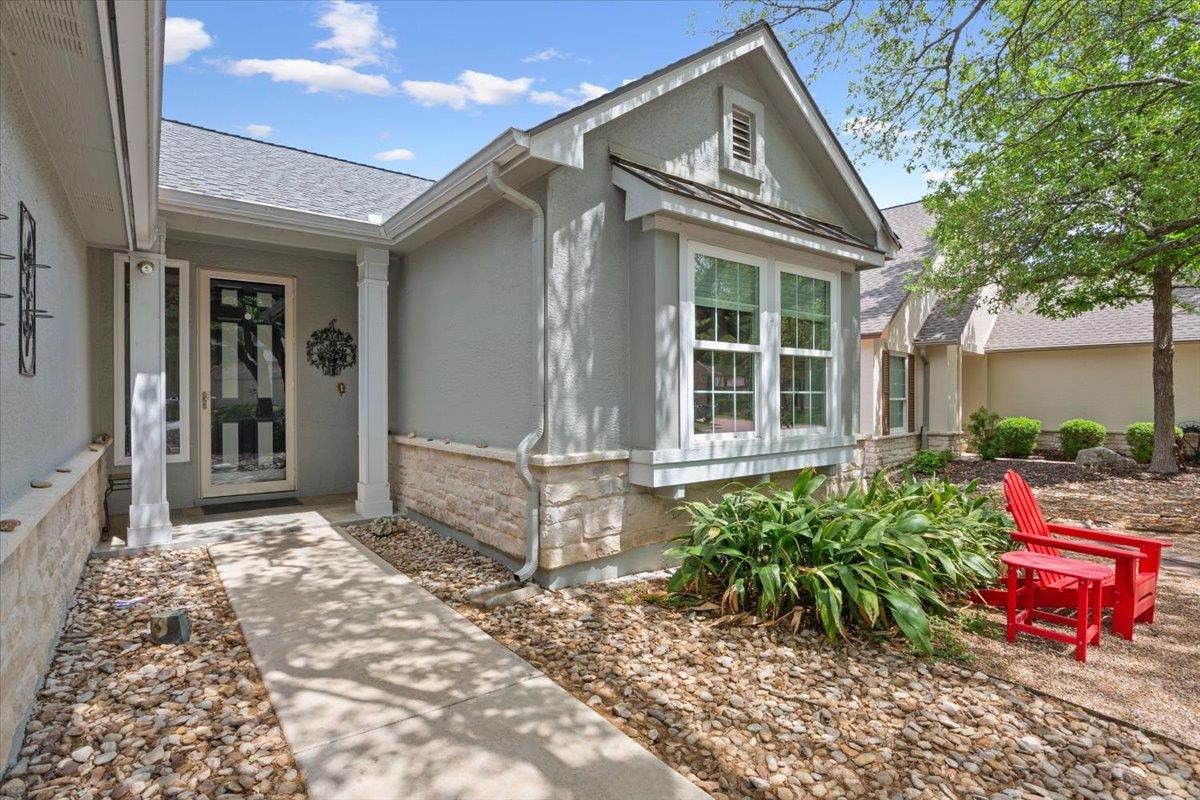 285 Whispering Wind Dr, Georgetown, TX 78633