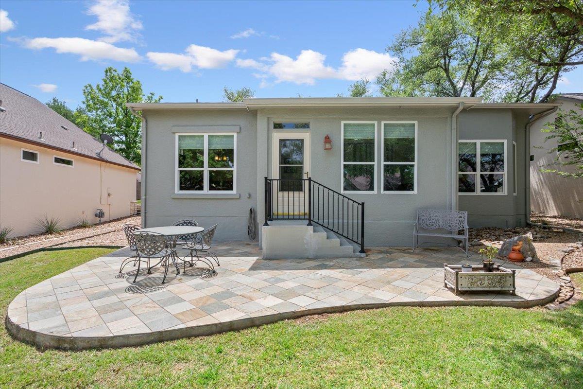 285 Whispering Wind Dr, Georgetown, TX 78633