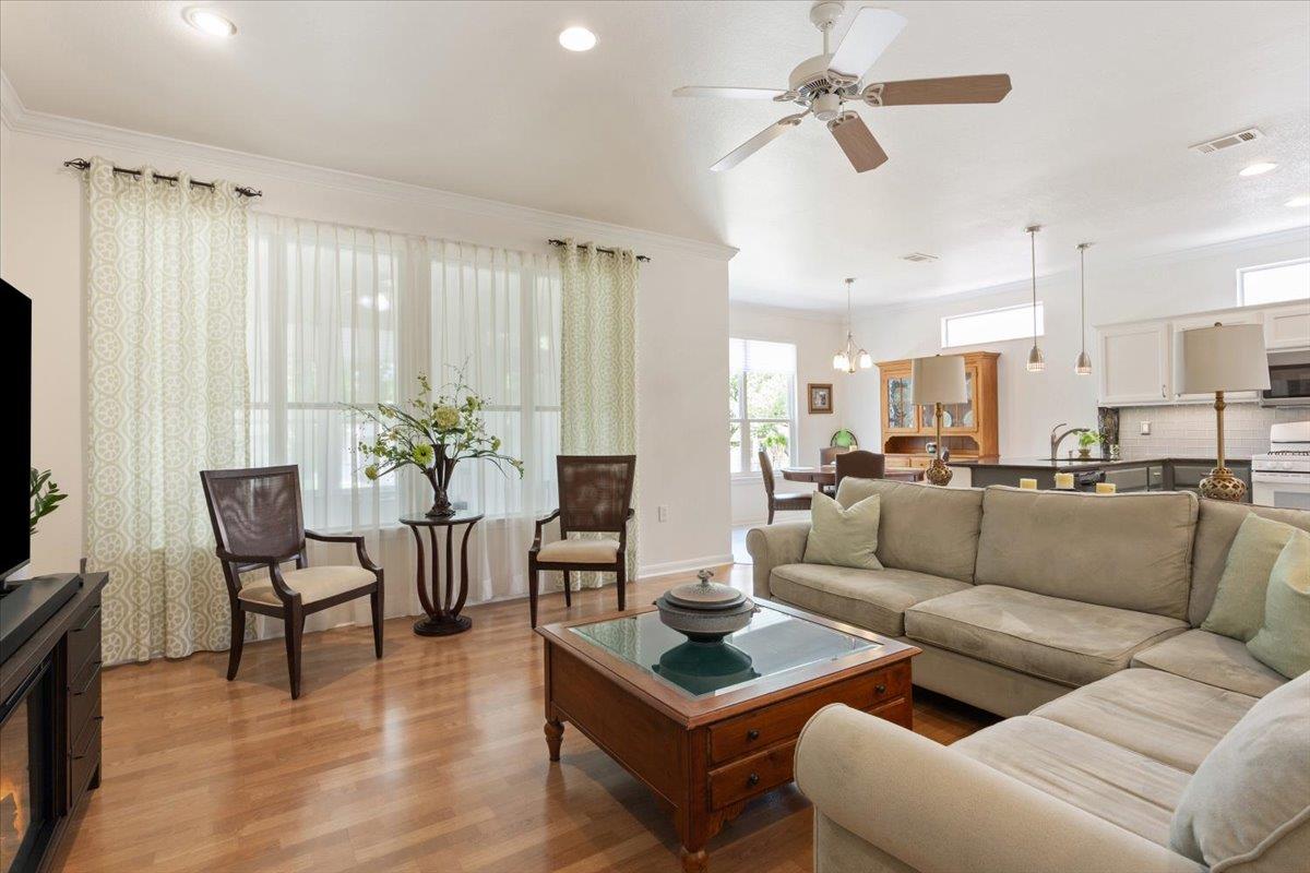 285 Whispering Wind Dr, Georgetown, TX 78633