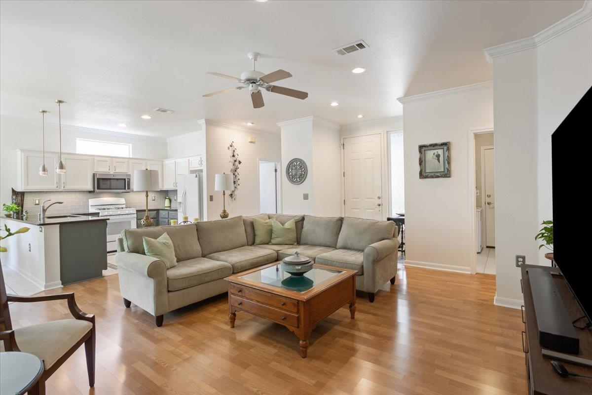 285 Whispering Wind Dr, Georgetown, TX 78633