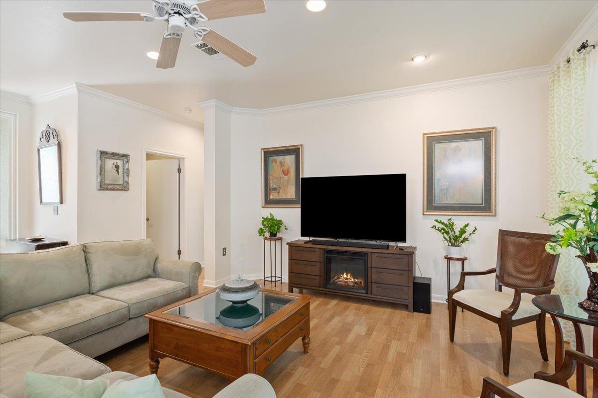 285 Whispering Wind Dr, Georgetown, TX 78633