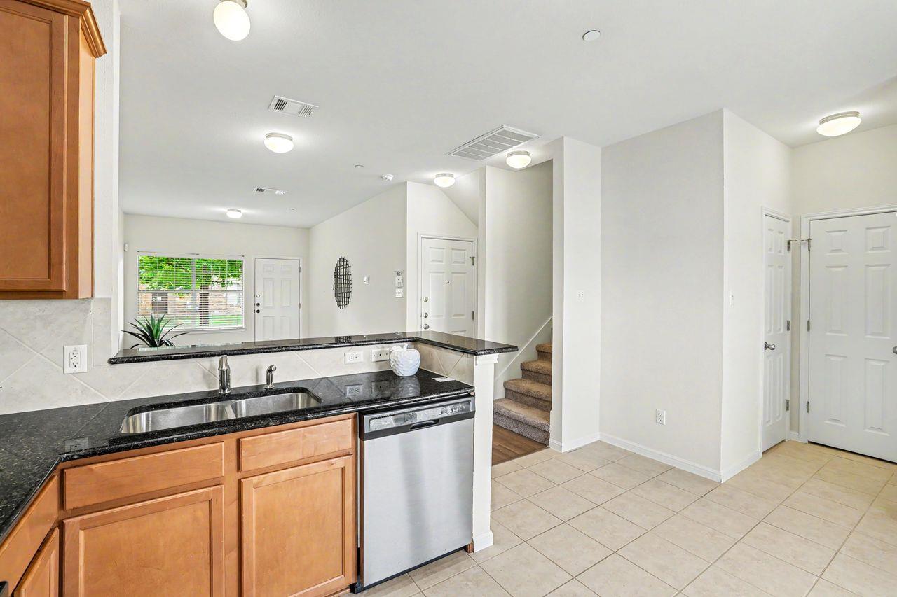 1900 Little Elm Trl # 37, Cedar Park, TX 78613