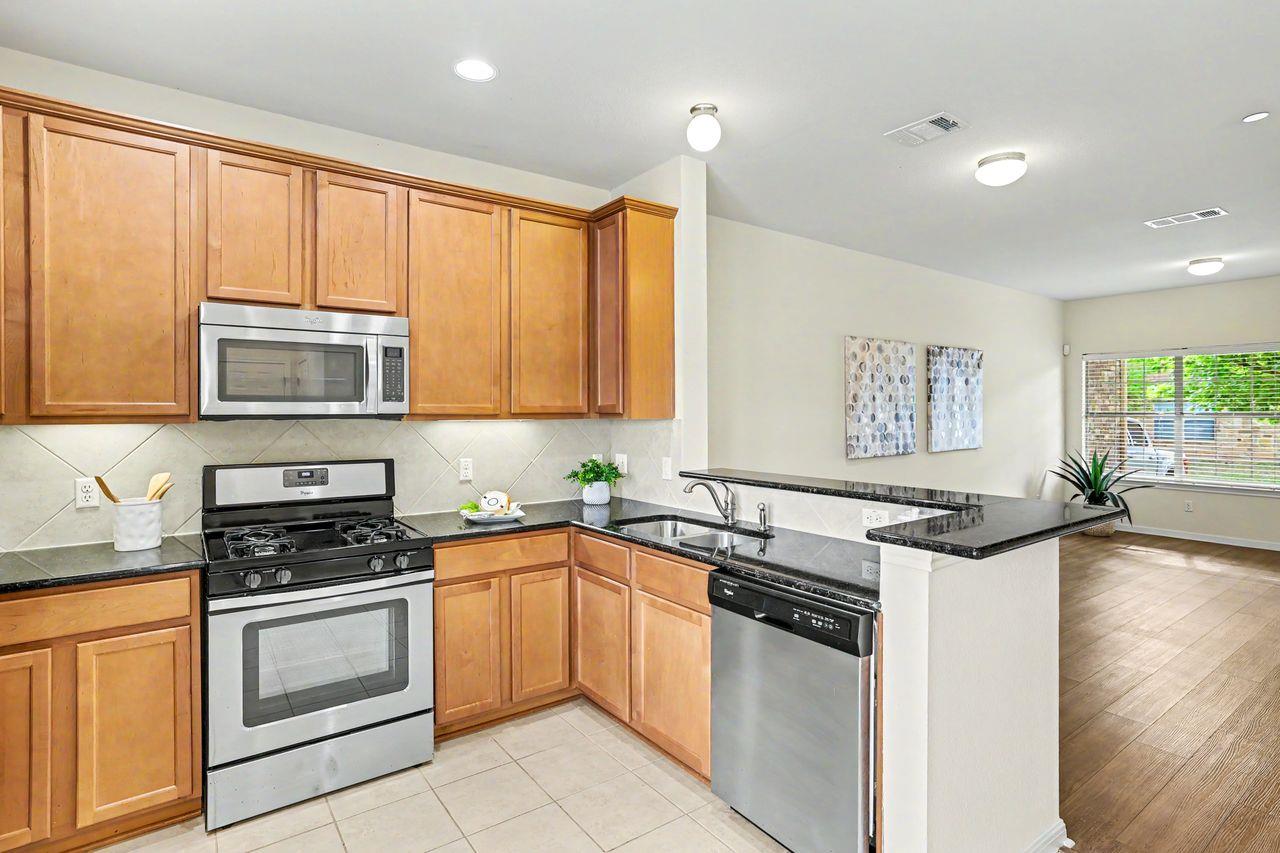 1900 Little Elm Trl # 37, Cedar Park, TX 78613