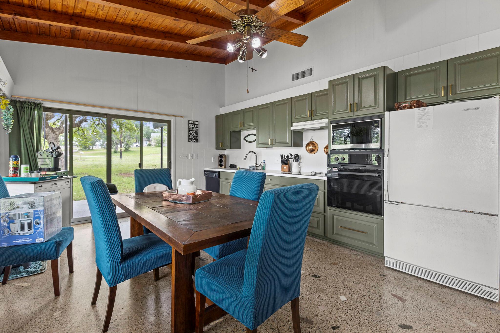 160 Lake Shore Dr, Horseshoe Bay, TX 78657