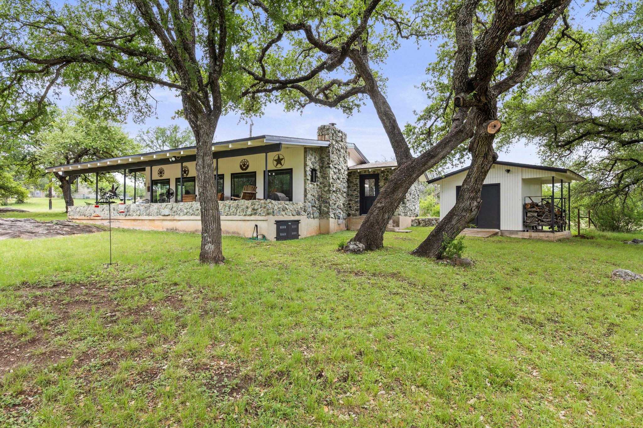 160 Lake Shore Dr, Horseshoe Bay, TX 78657