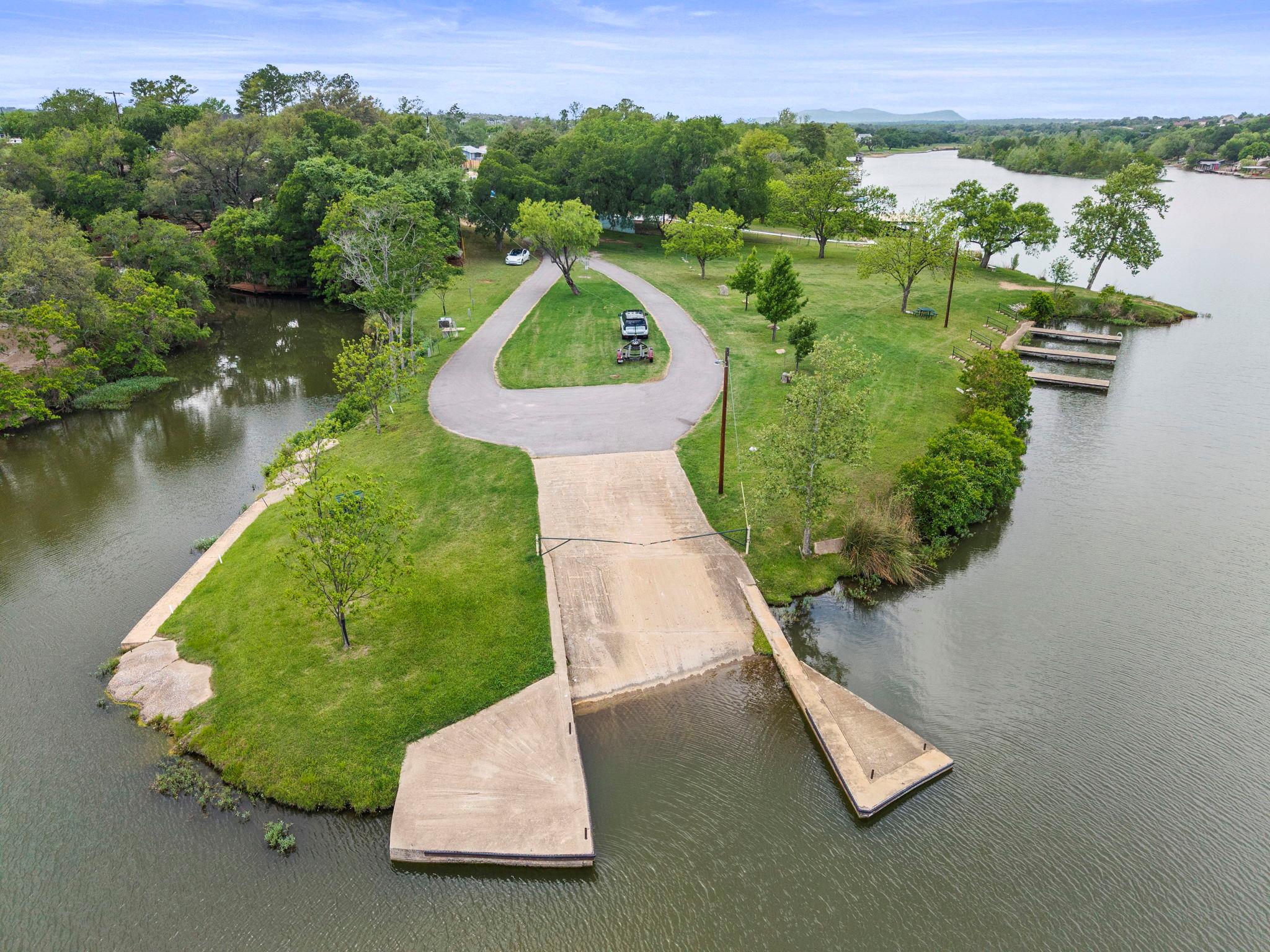 160 Lake Shore Dr, Horseshoe Bay, TX 78657